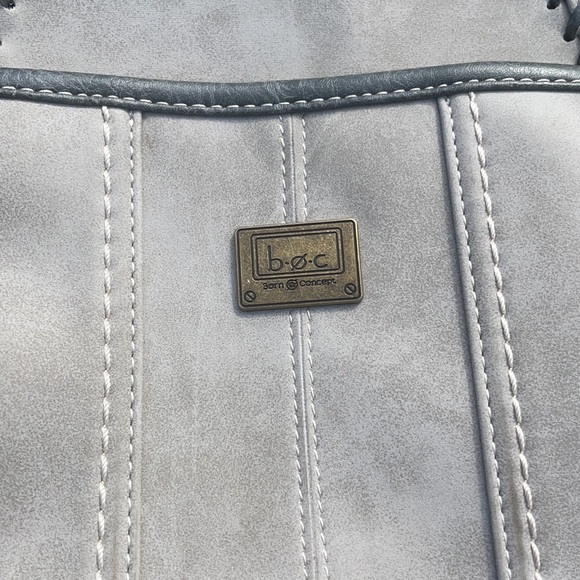 B.O.C. Born Concepts Womens Foakley Gray Faux Suede Crossbody Handbag NWOT - Picture 6 of 10